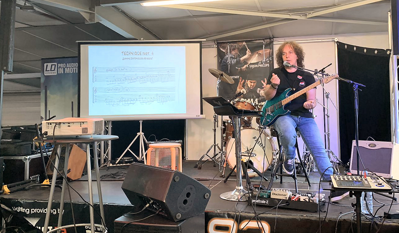 2019-09 couleurs guitare3